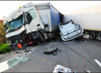 Trucking Crashes Caused by Loose Loads and Overcapacity truck accident